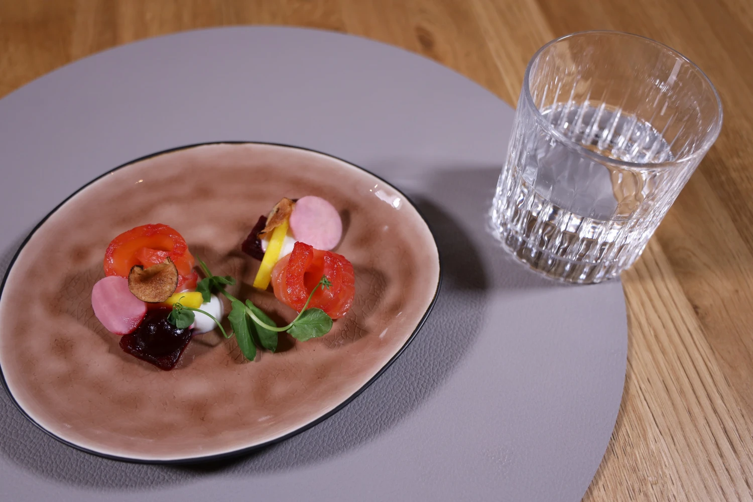 Jay Hill Placemats - Vegan Leer - Grijs / Blauw - Dubbelzijdig - ø 38 Cm - 6 Stuks 4 Jay Hill Placemats - Vegan Leer - Grijs / Blauw - Dubbelzijdig - ø 38 Cm - 6 Stuks - Afbeelding 4