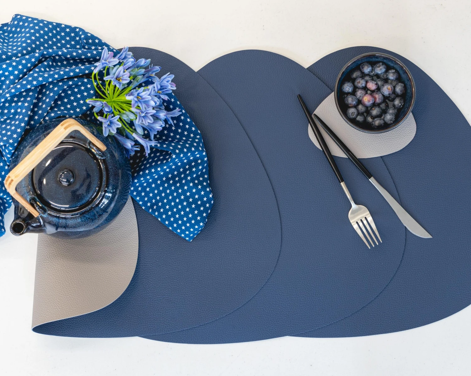 Jay Hill Onderzetters - Vegan Leer - Grijs / Blauw - Organic - Dubbelzijdig - 13 X 11 Cm - 6 Stuks 4 Jay Hill Onderzetters - Vegan Leer - Grijs / Blauw - Organic - Dubbelzijdig - 13 X 11 Cm - 6 Stuks - Afbeelding 4