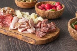 Jay Hill Serveerplank Tunea - Olijfhout - Met Schors - 33 X 15 Cm 11 Jay Hill Serveerplank Tunea - Olijfhout - Met Schors - 33 X 15 Cm -Keuken Do Verkoop product 8 4