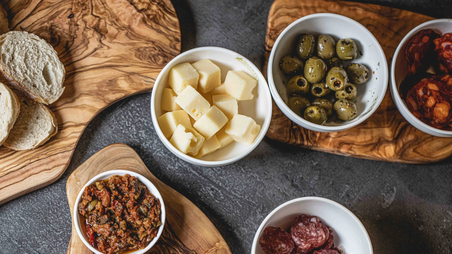 Jay Hill Serveerplank Tunea - Olijfhout - Met Schors - 33 X 15 Cm 6 Jay Hill Serveerplank Tunea - Olijfhout - Met Schors - 33 X 15 Cm - Afbeelding 6